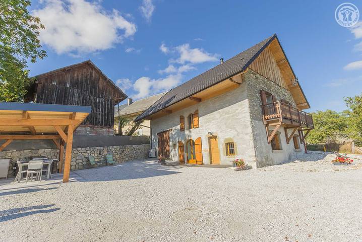 Gîte pour 6 personnes, avec balcon dans Cessens