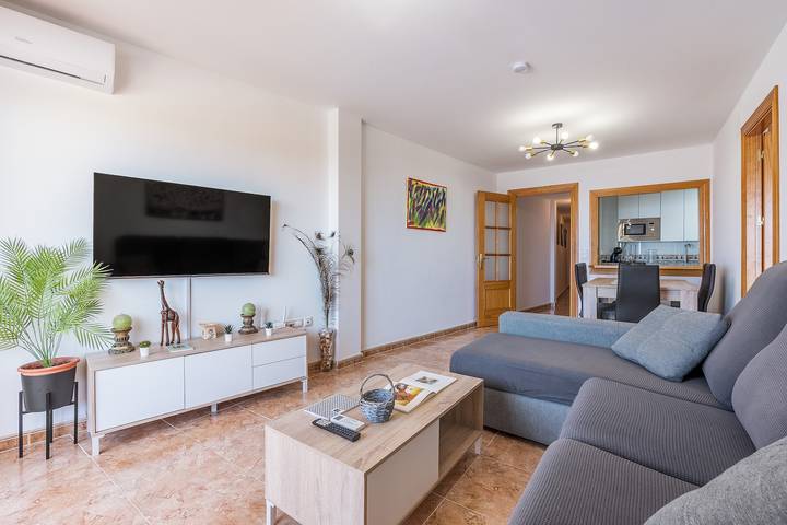 Entire apartment, Apartment 'Haza' with Sea View, Wi-Fi and Air Conditioning in Polopos - La Mamola, Cordillera Penibética