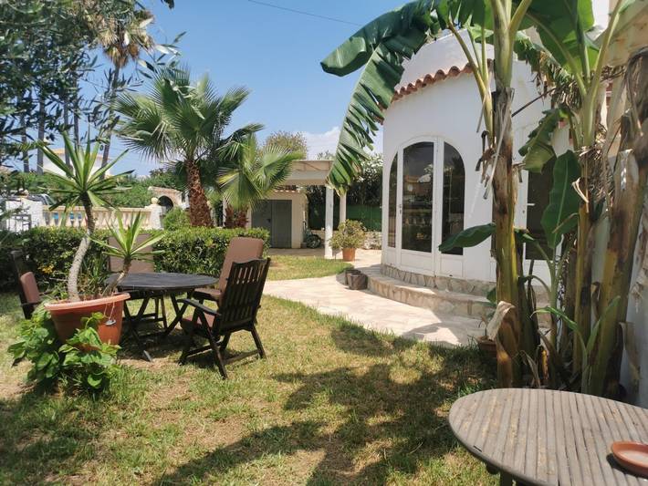 Moderne Haus nahe Strand, Pool, WLAN, Klimaanlage in Almadrava, Costa Blanca