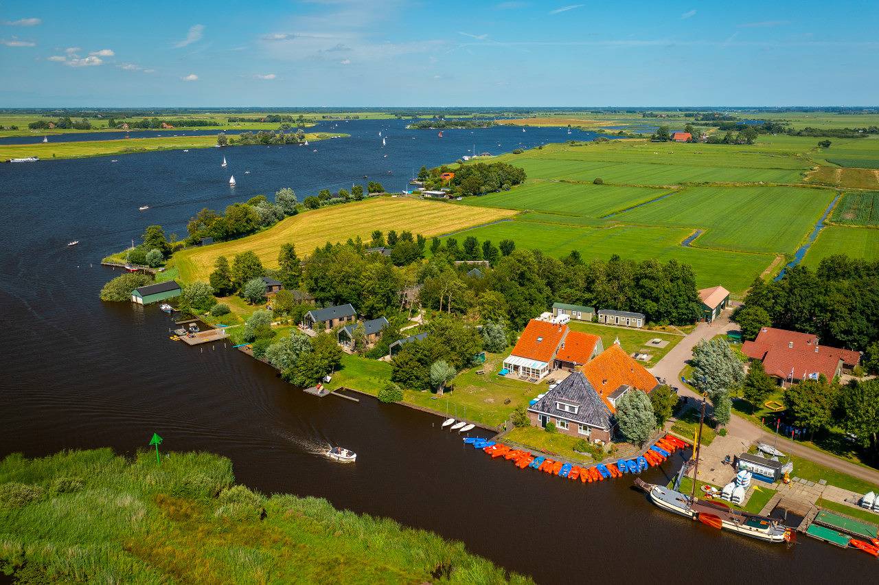 Pean-buiten — Waterlodge Goudule in Nationaal Park De Alde Feanen