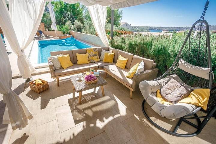 Ferienhaus für 10 Personen, mit Pool und Sauna sowie Balkon/Terrasse, mit Haustier