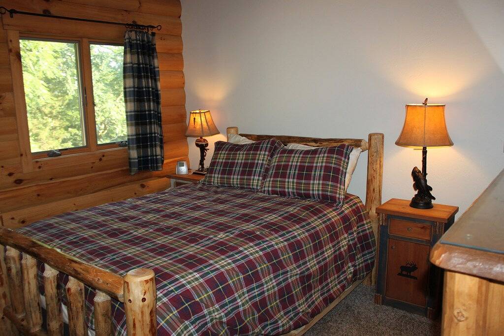 Edgewater Lodge - Luxuriöse 4Br-Blockhütte direkt am Wasser in einer abgelegenen Bucht am Beaver Lake! in Beaver Lake