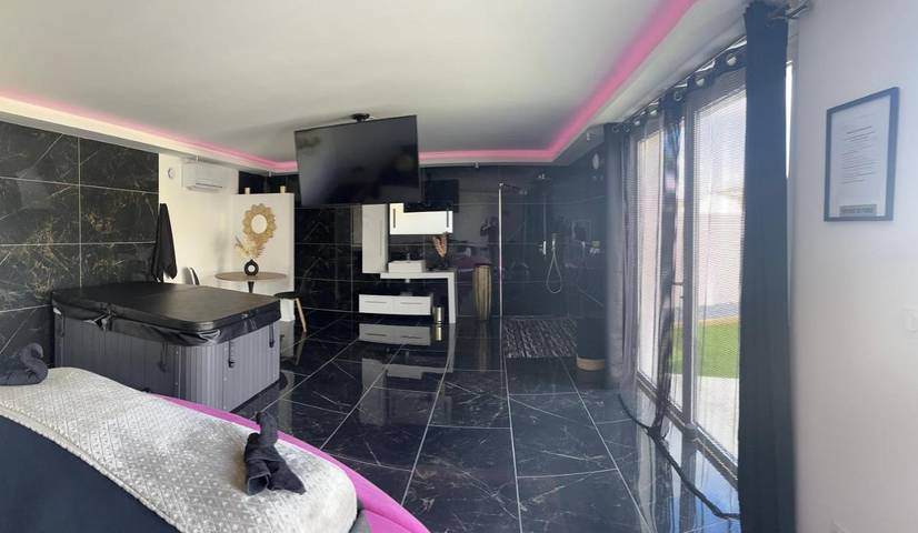 Gîte pour 2 personnes, avec jardin et jacuzzi à Villetelle - 3