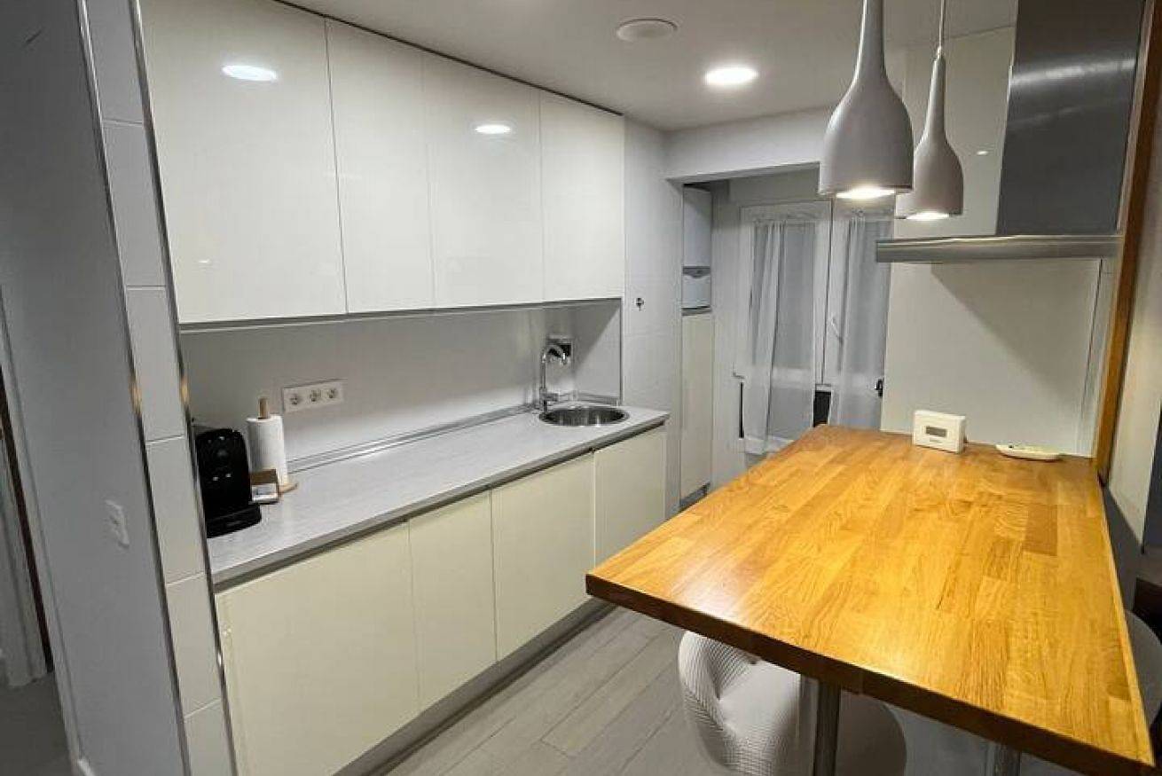 Apartamento entero, Acogedor apartamento de 1 dormitorio a 900 m de la playa de Poniente in Distrito Centro (Gijón), Gijón