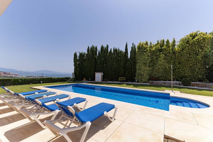 Casa de vacaciones para 10 personas, con Balcón y Jardín en Manilva