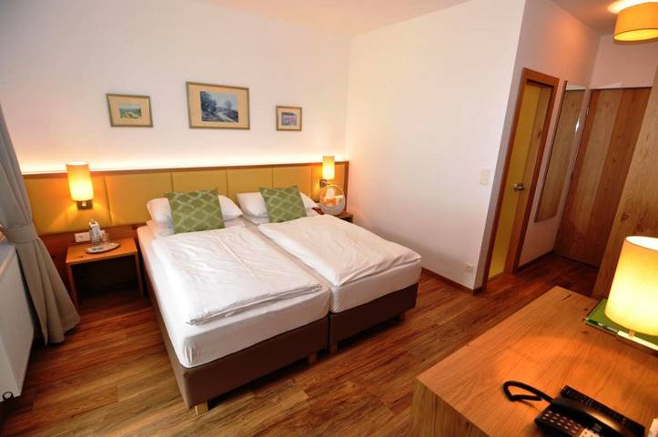 Hôtel pour 3 personnes, avec jardin et piscine ainsi que vue et sauna