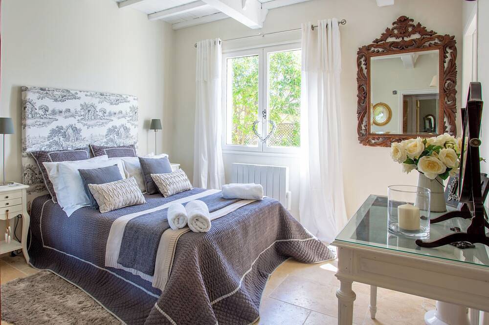 Appartement entier, Stunning Gite with Private Pool and Large Garden in Neffiès, Région de Béziers