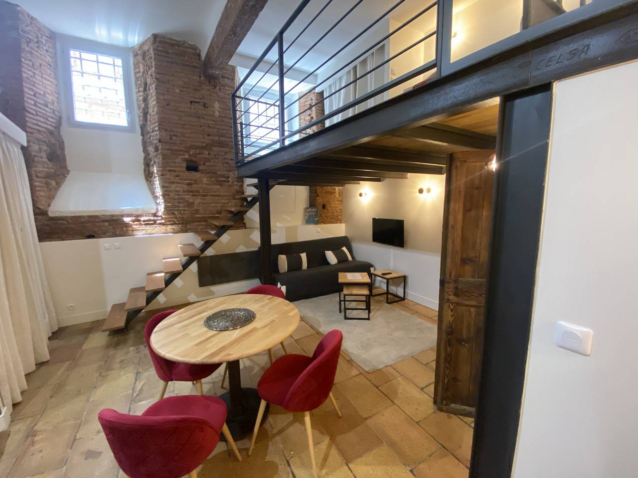 Appartement entier, La Romance - Loft Ancien au coeur de Toulouse in Capitole (toulouse), Toulouse