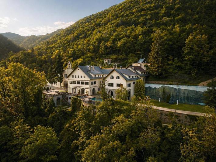 Hotel para 2 personas, con piscina además de vistas y jardín - 1