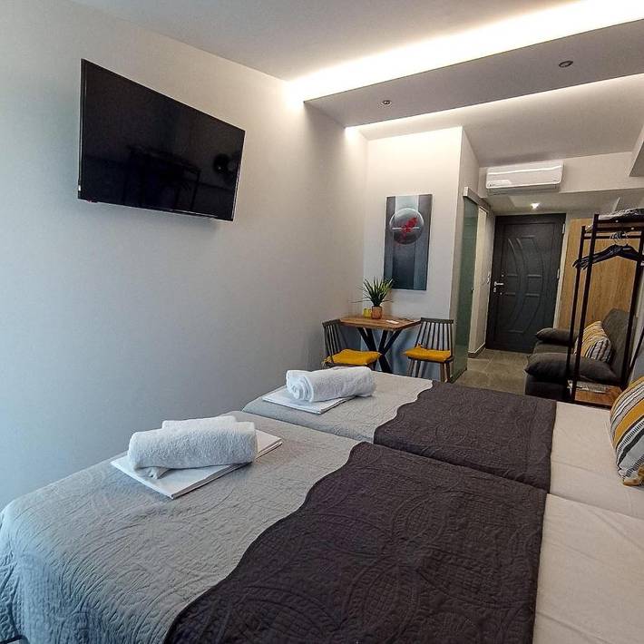 Ferienwohnung für 4 Personen, mit Balkon und Terrasse sowie Ausblick in Kamena Vourla