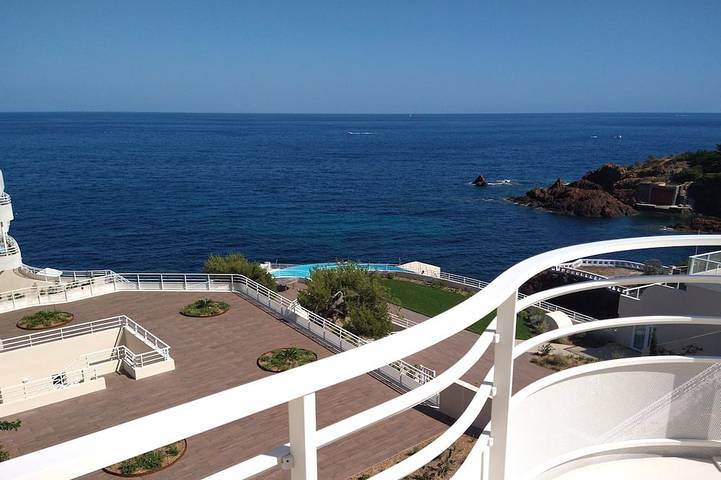 Appartement de vacances pour 5 personnes, avec balcon ainsi que piscine et jardin