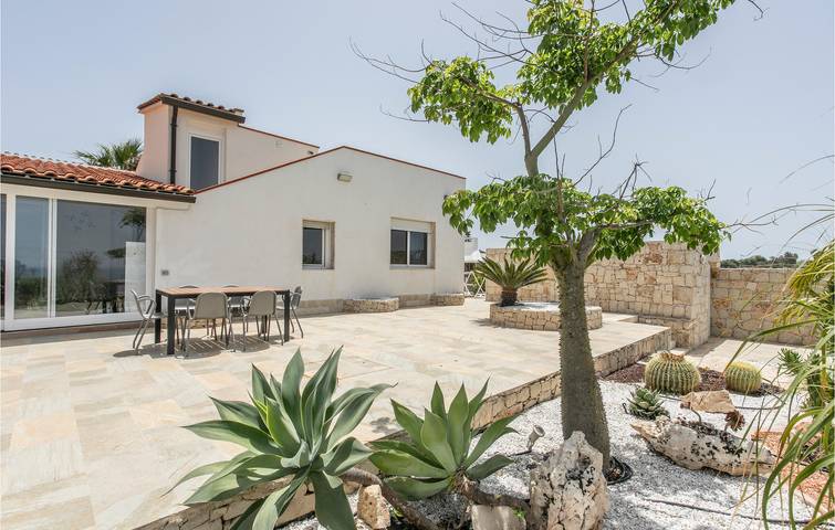 Apartamento con vistas al mar, WiFi, aire acondicionado, piscina y aparcamiento in Maucini, Pachino