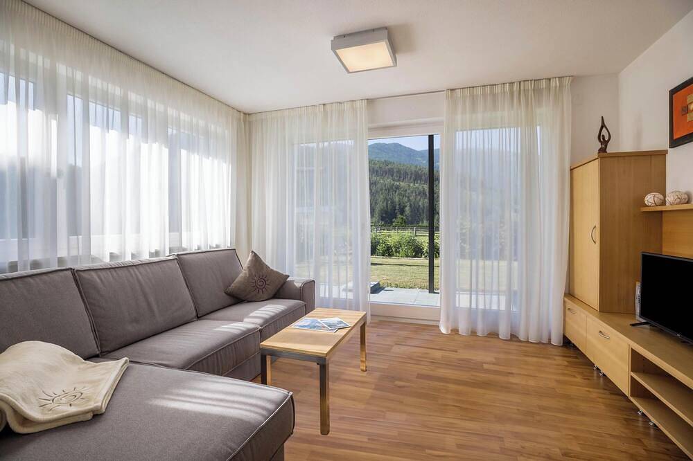 Ganze Wohnung, Apartment 'Kronsun Freude' mit Bergblick, privater Terrasse und Wlan in Percha, Kronplatz