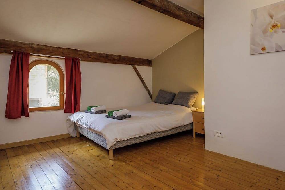 Maussac est une maison de vacances spacieuse et pleine de charme in Saint-Barthélemy-d'Agenais, Région de Marmande