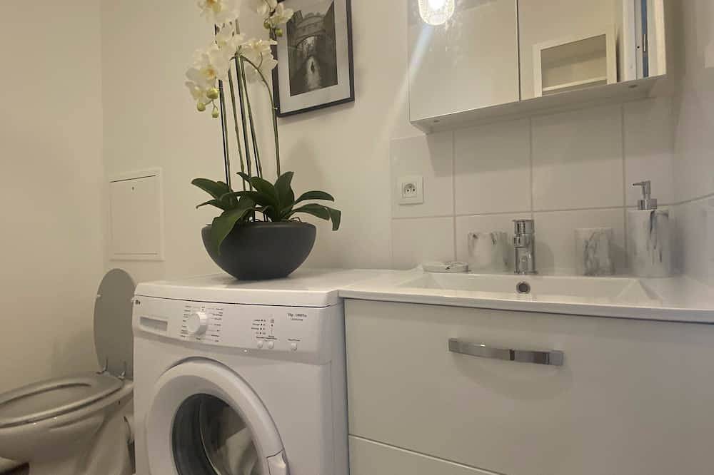 Entire apartment, Appartement Cosy Avec Balcon Proche de la Défense in Nanterre, Hauts-de-Seine