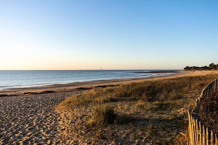 Mobil home pour 2 personnes, avec terrasse et piscine, animaux acceptés à Rivedoux-Plage - 3