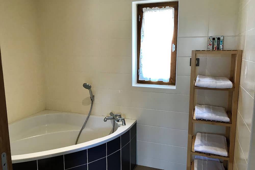 La Huzarde Family Suite - Cosy accommodation in the heart of the Damayots Hamlet in Montbeugny, Allier (desambiguación)