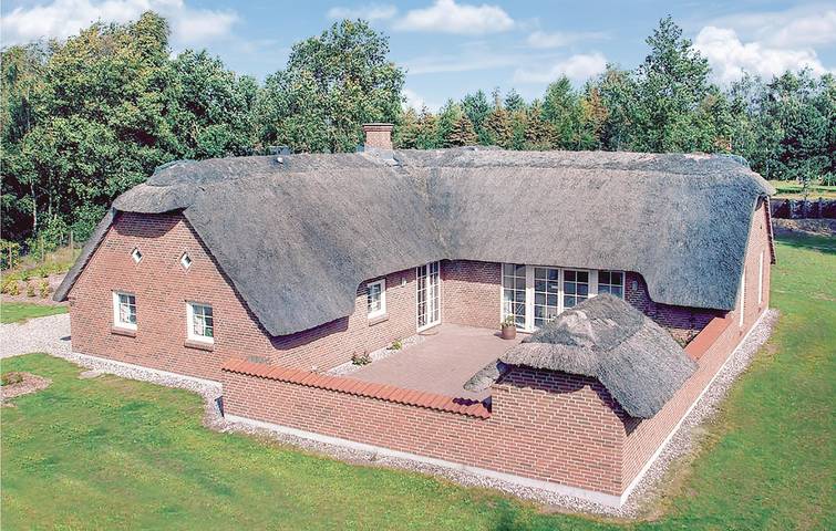 Ferienhaus für 12 Personen, mit Terrasse und Whirlpool sowie Pool und Sauna in Marielyst