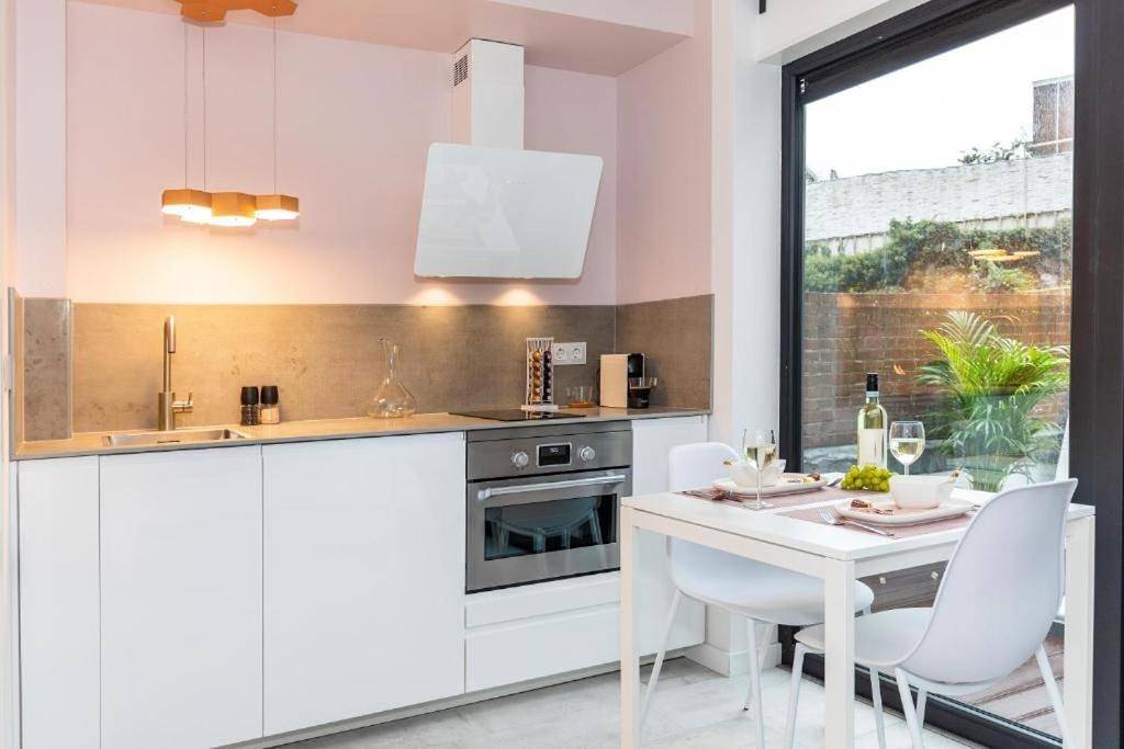 Geheel appartement, One-Bedroom Apartment in Scheveningen, Den Haag