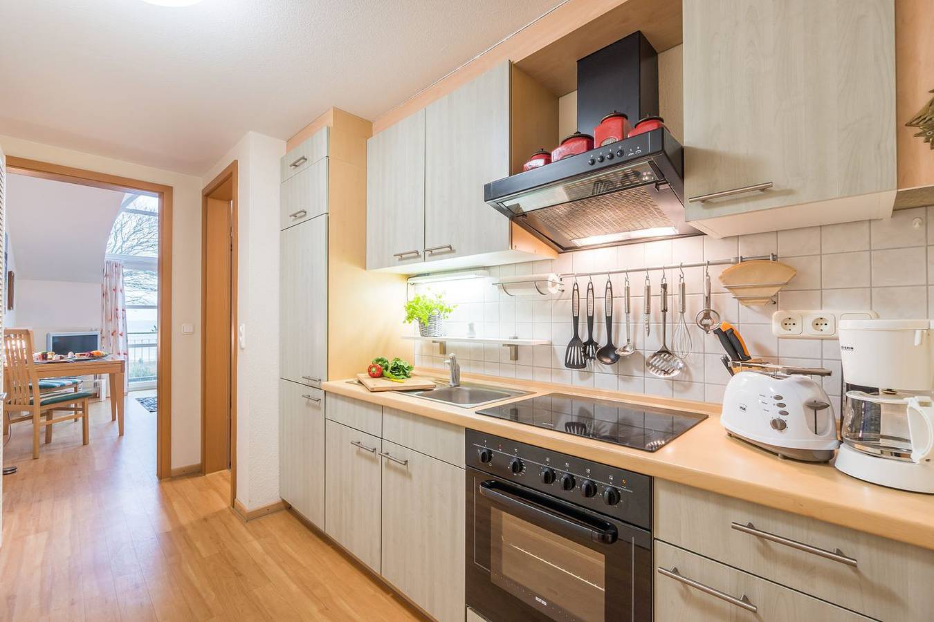 Ganze Wohnung, Elegante Ferienwohnung mit Meerblick und Galerie, direkte Strandlage in Juliusruh, Rügen
