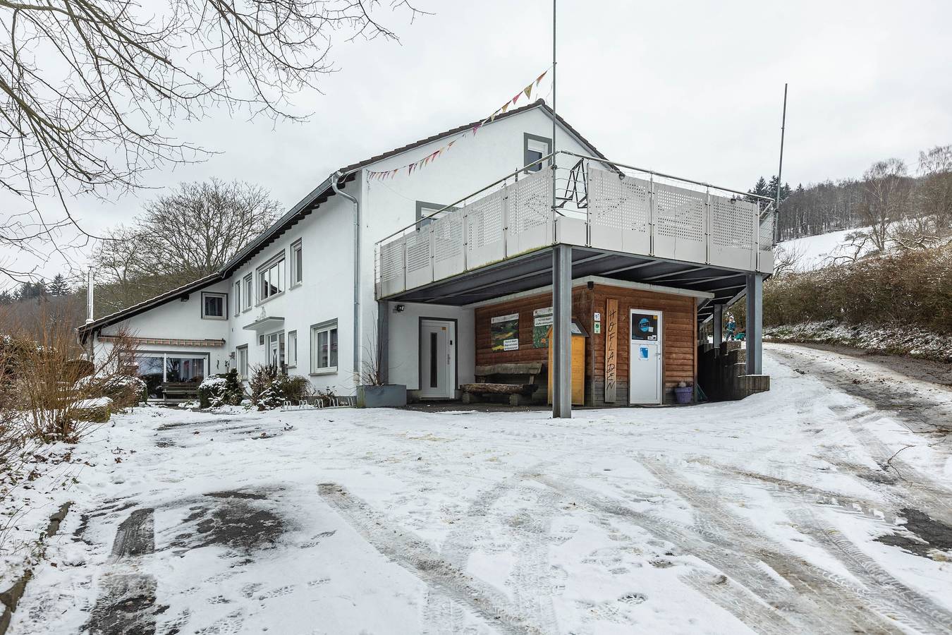 Ganze Wohnung, Ferienwohnung 'Struthhof' mit Bergblick, privater Terrasse und Wi-Fi in Weilrod, Hochtaunuskreis