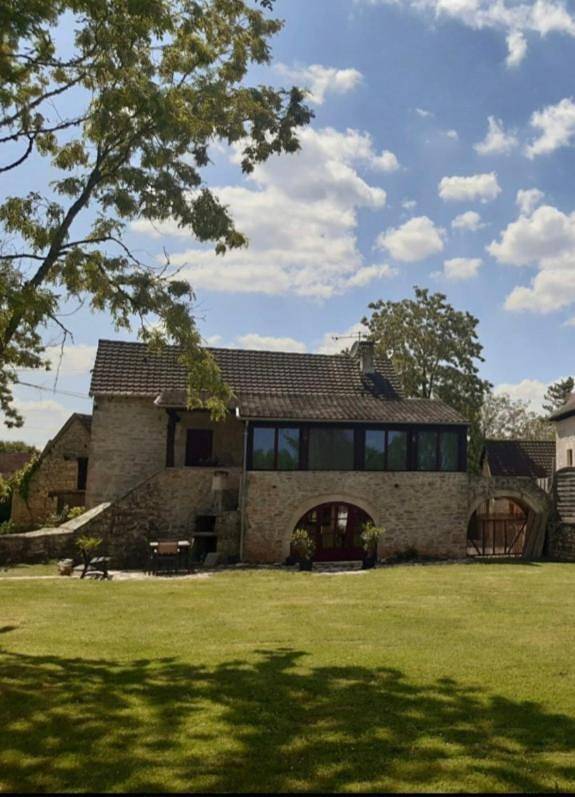Location de vacances pour 10 personnes, avec Terrasse et Jardin ainsi que Piscine et Vue à Salvagnac-Cajarc