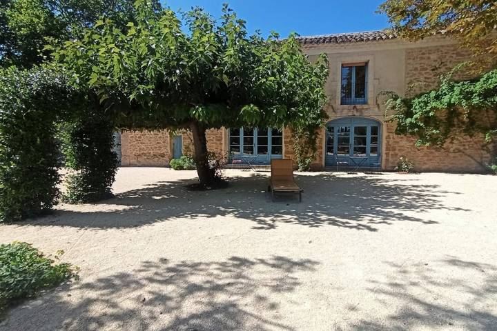 84B7 - Logement dans Mas de charme du Xviiième siècle in Althen-des-Paluds, Vaucluse