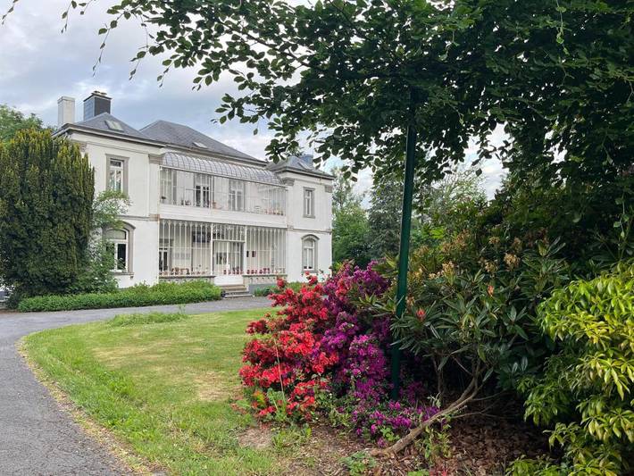 Location de vacances pour 16 personnes, avec jardin ainsi que vue et piscine dans Cul-des-Sarts - 2