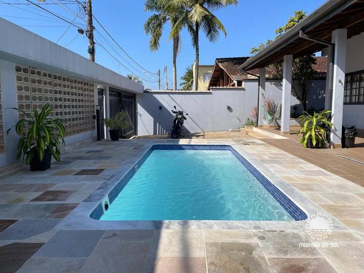 Casas e apartamentos de temporada para 15 pessoas, com jardim e piscina em Praia Grande Ubatuba