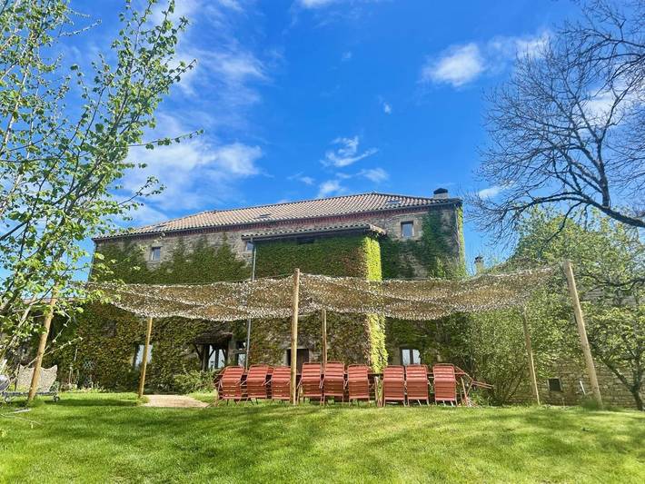 Location de vacances pour 20 personnes, avec vue ainsi que jardin et piscine, animaux acceptés à Saint-Dier-d'Auvergne - 4