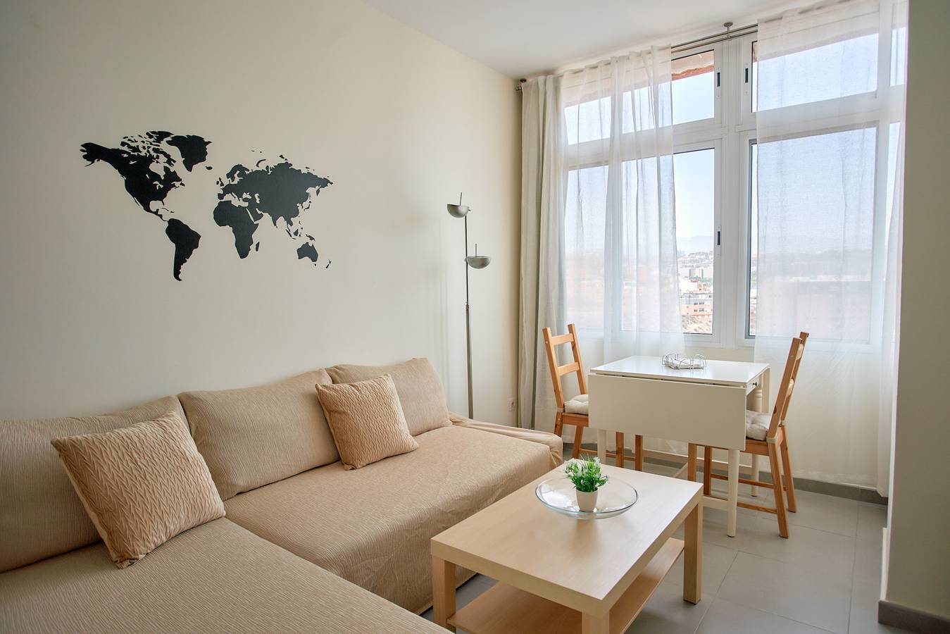 Work & Pet friendly Urban Flat close to the Beach in Las Palmas de Gran Canaria Centre, Las Palmas de Gran Canaria