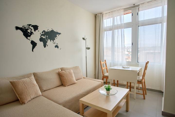 Work & Pet friendly Urban Flat close to the Beach in Las Palmas de Gran Canaria Centre, Las Palmas de Gran Canaria
