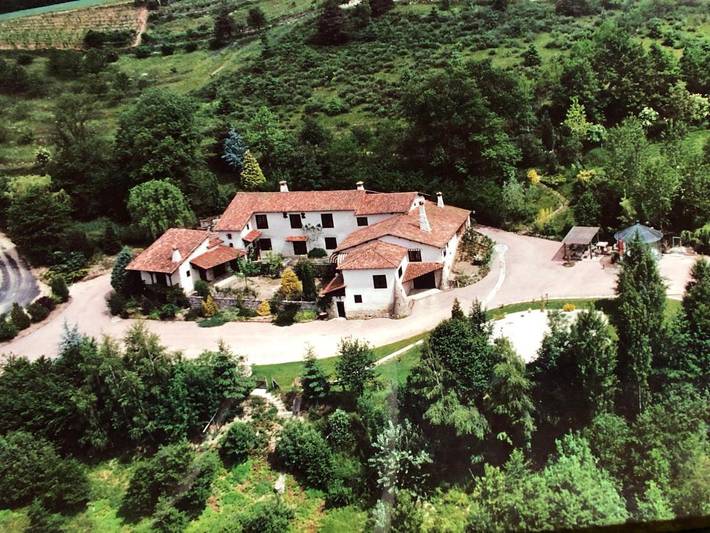 Gîte pour 4 personnes, avec Terrasse et Jardin ainsi que Bassin pour enfant et Vue à Courpière