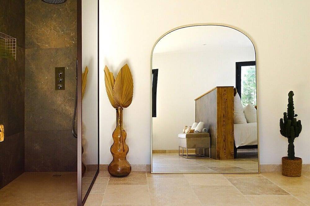 Villa-Ensuite with Bath-Deluxe-Mountain view in Saint-Restitut, Nyons en omgeving