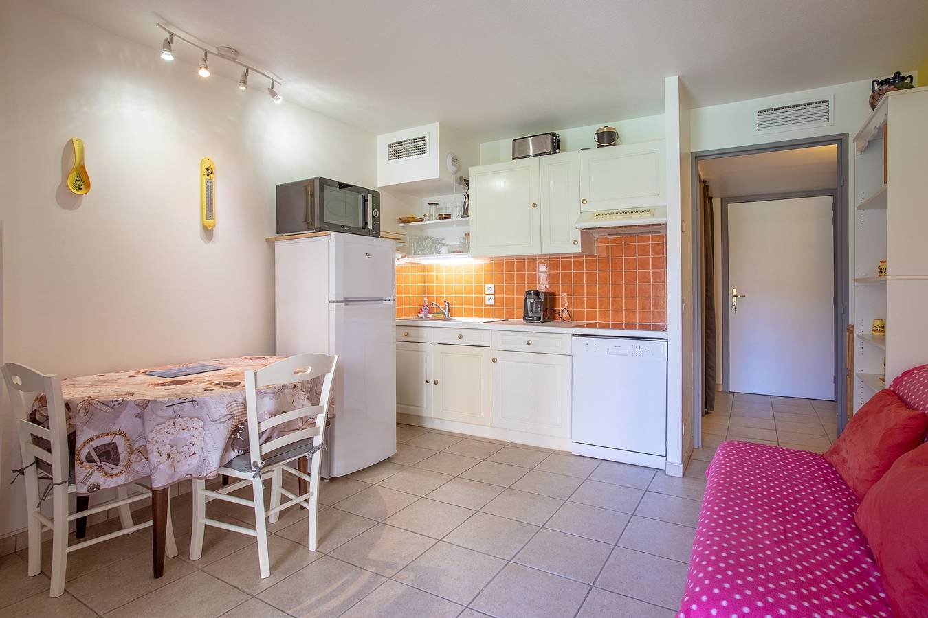 Appartement entier, Appartement de vacances "Stomolocation" avec terrasse privée, climatisation et Wi-Fi. in Sainte-Maxime, Côte méditerranéenne (France)
