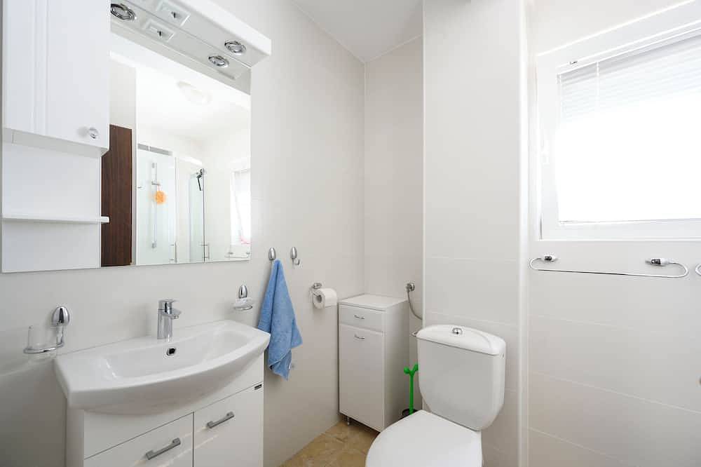 Ganze Wohnung, Makellose, luxuriöse Wohnung mit spektakulärem Blick über die Bucht von Kotor in Opština Kotor