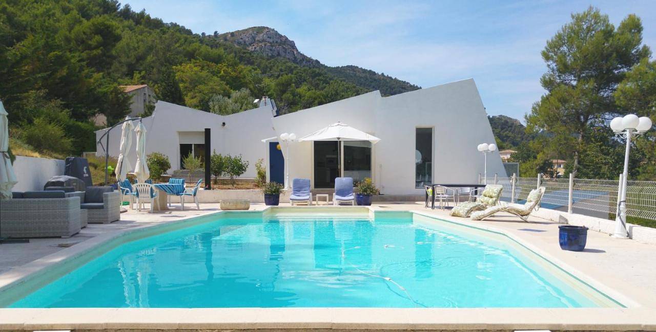 Un Balcon sur La Sainte Victoire, maison 2 chambres Eco clim naturelle in Cadolive, Côte méditerranéenne (France)