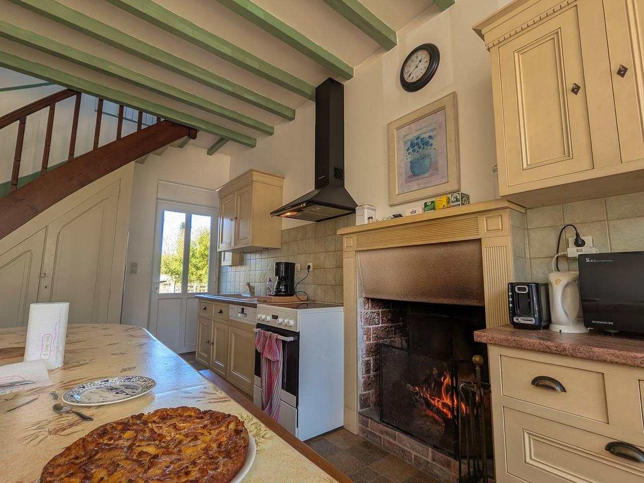 Charmant moulin au cœur du Berry avec étang, proche châteaux et zoo, 4 chambres, parking et terrasse in Chabris, Loire-Tal