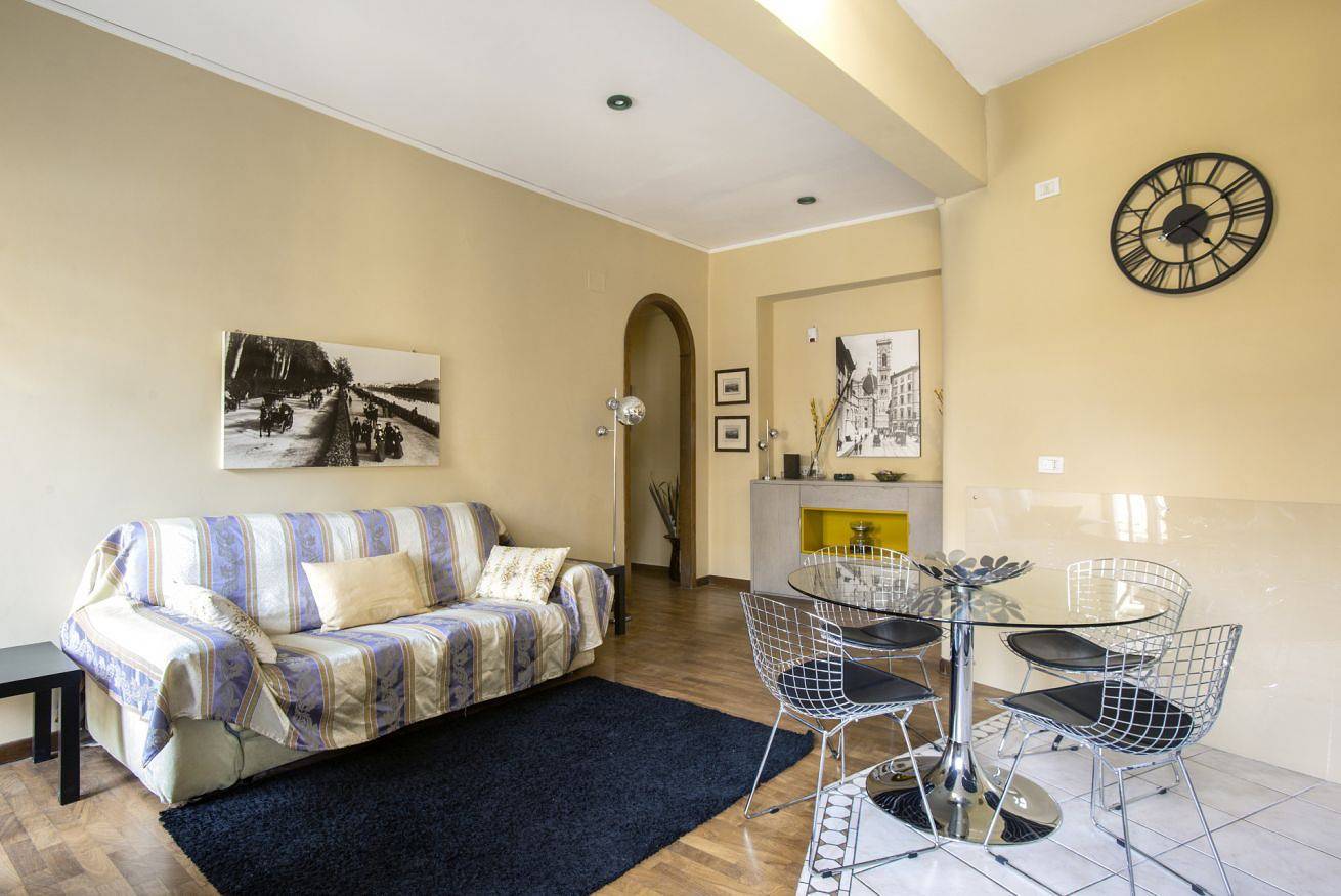 Entire apartment, Guesthost - Ponte Vecchio Elegant Dream in Florence city center, Florence