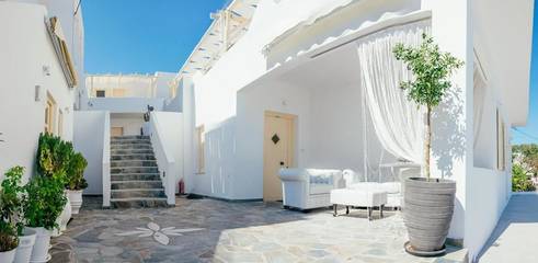 Chambre d’hôte pour 2 personnes, avec terrasse dans Milos