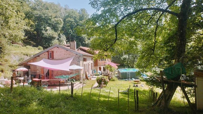 Location de vacances pour 15 personnes, avec balcon et piscine à Sengouagnet