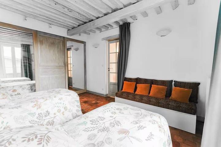 Location de vacances pour 2 personnes, avec jardin à Conflans-Sainte-Honorine