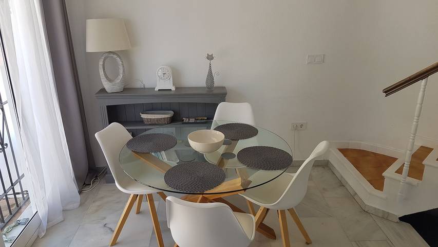 Ferienhaus "Casa Los Pinos" mit Meerblick, Pool, Balkon, Klimaanlage und Wlan in Urbanizacion Calahonda, Mijas