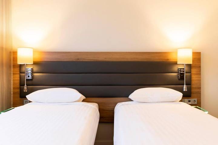 Hôtel pour 2 personnes, avec terrasse à Roissy-en-France - 3