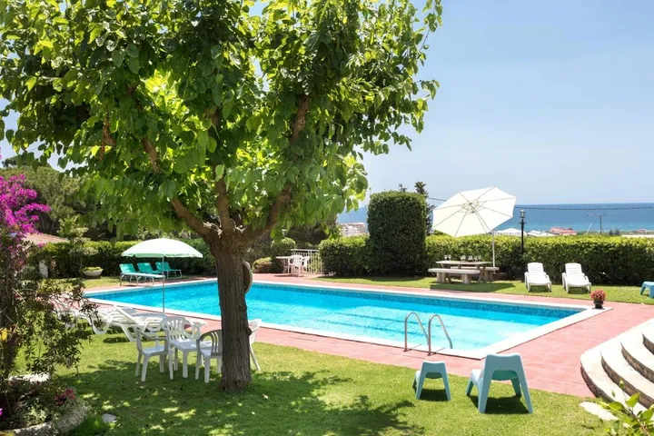 Apartamento de vacaciones para 5 personas, con jardín y vistas además de piscina y piscina para niños - 1