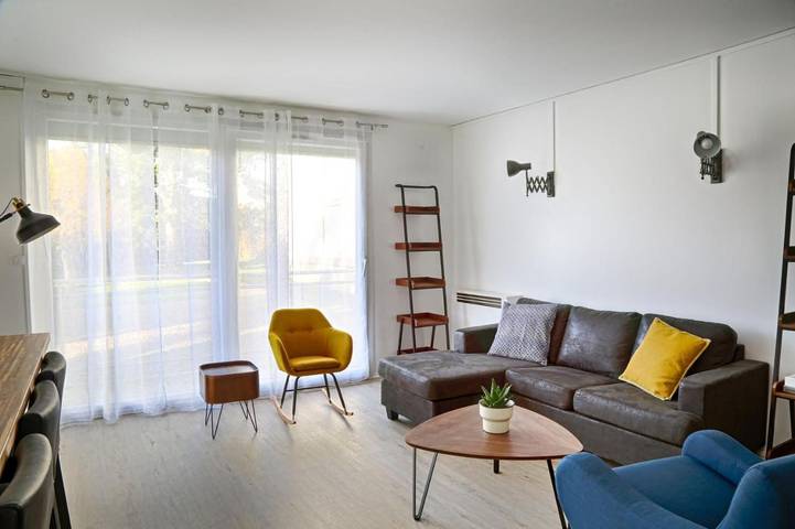 Gîte pour 8 personnes, avec Balcon ainsi que Terrasse et Vue à Bihorel