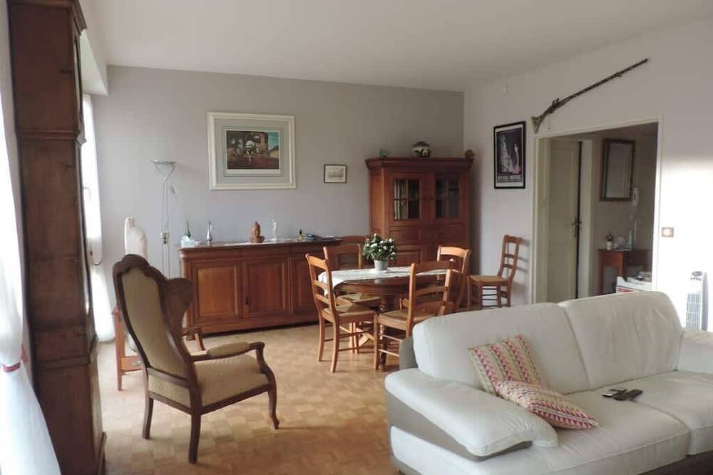 Entire apartment, Apartment located in the Maisons Laffitte park in an exceptional site in Maisons-Laffitte, Yvelines