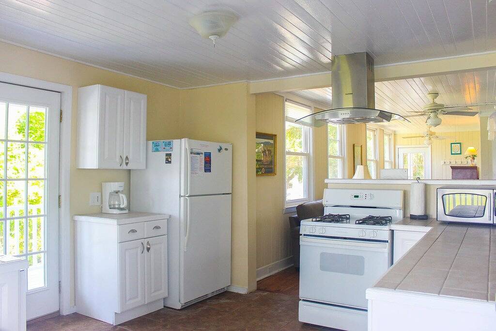 Folly Bungalow ~ Charming 2Br Cottage w / erstaunliche Marsh Views in Folly Beach, Charleston County