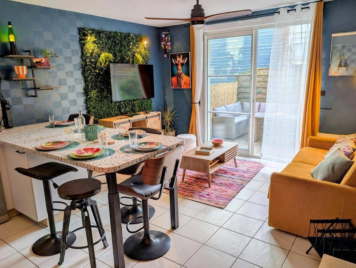 Geheel appartement, T3 Original La Rochelle - Terrasse et parking- Le Nid Coloré in Lagord, La Rochelle en omgeving