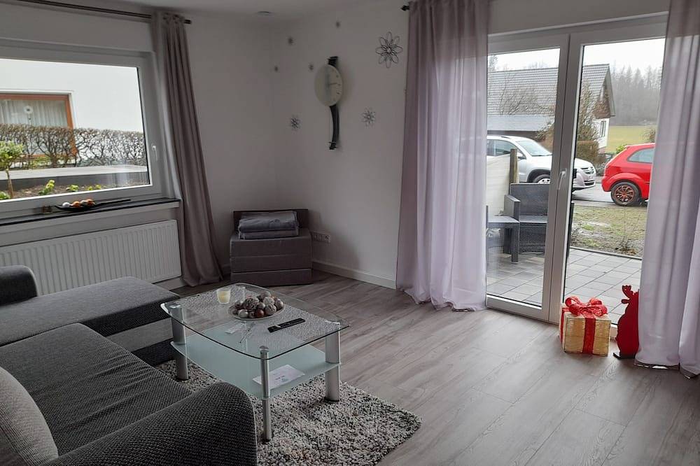 Ganze Wohnung, Newly furnished apartment with terrace and own entrance. in Olpe, Biggesee
